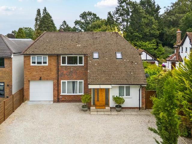 House for sale in Caterham on the Hill, Hillview