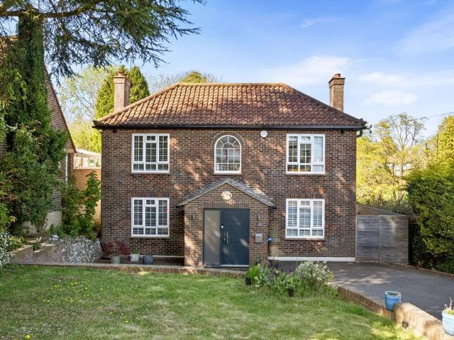House for sale in Hillview, Surrey