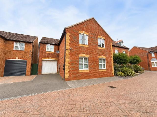 House for sale in Hampton Hargate, Peterborough