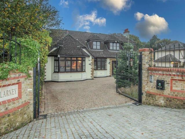 House for sale in Navestock Side, Essex