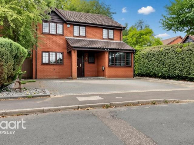 House for sale in Spring Park, Luton