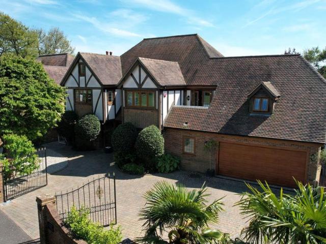 House for sale in Dumpton, Acol