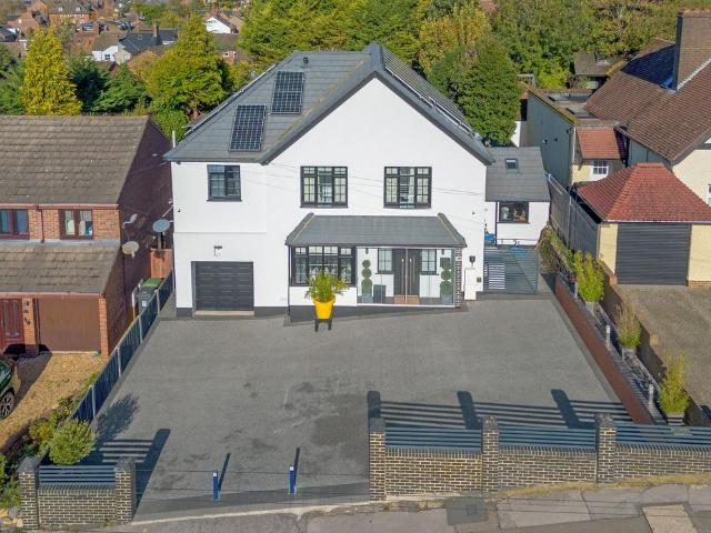 House for sale in The Image, Pouchen End