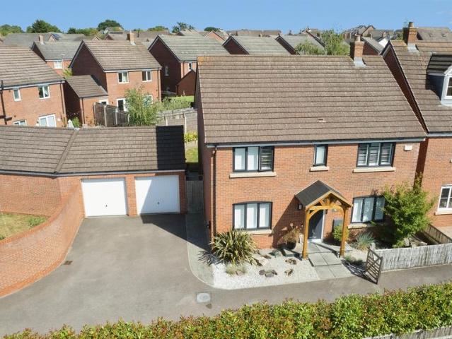 House for sale in Whitnash, Green Close