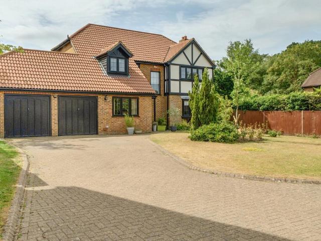 House for sale in Finchampstead