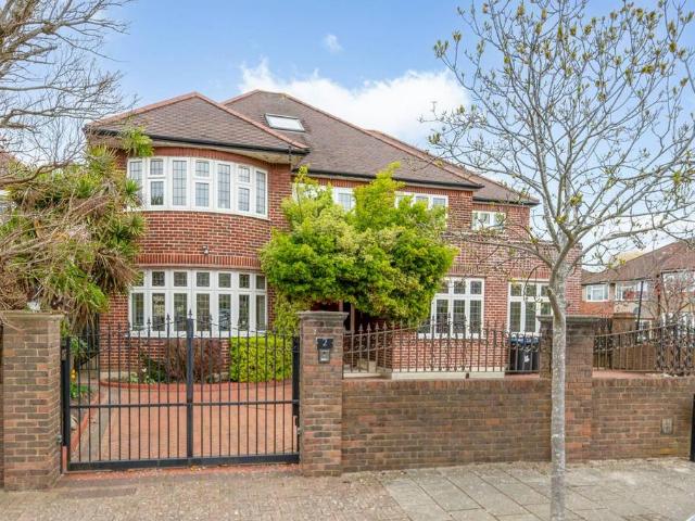 House for sale in Brondesbury, Greater London