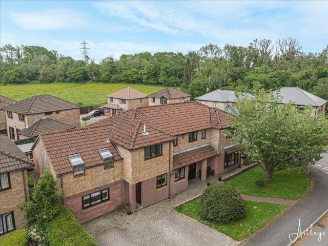 House for sale in Groes-faen, Wales