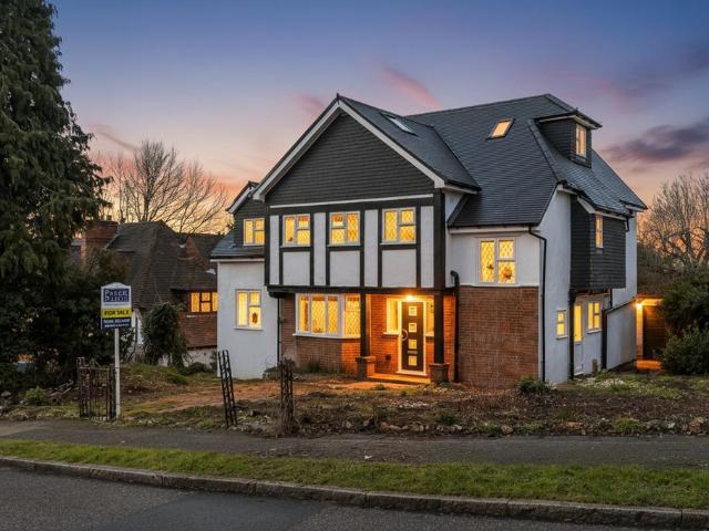 House for sale in London Borough of Croydon, Kenley