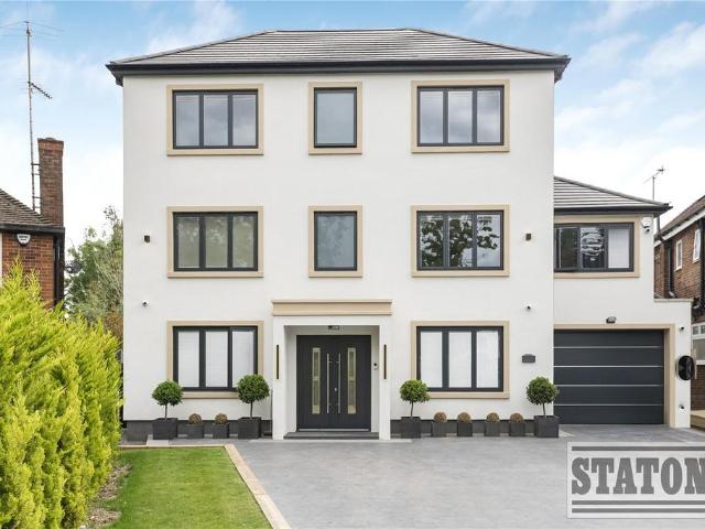 House for sale in Hadley Wood, Greater London