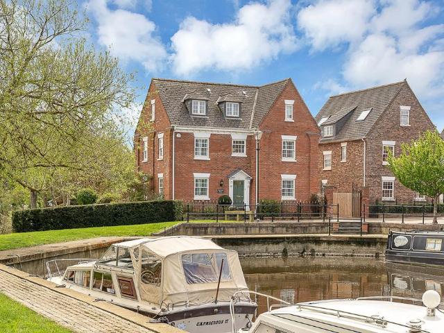 House for sale in Elmfield, Leicestershire
