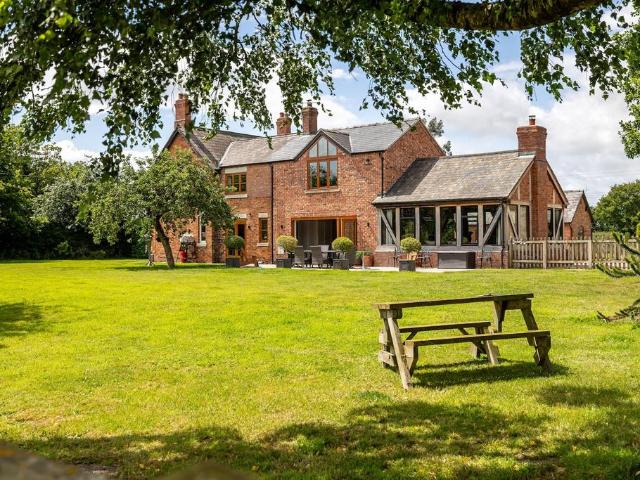 House for sale in Wrenbury cum Frith