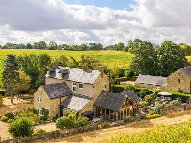 House for sale in Paulerspury