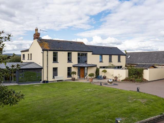House for sale in Saint Bride's Wentlooge, Wales