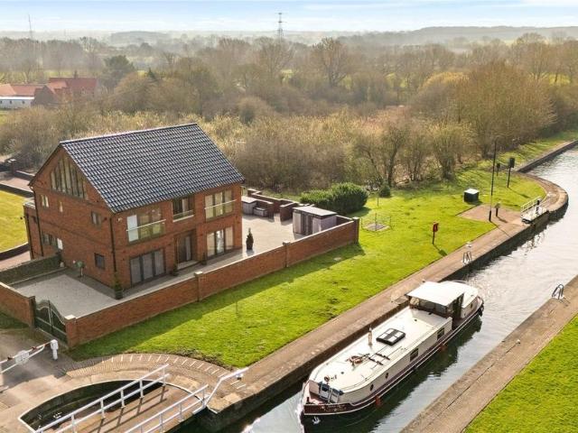 House for sale in Sykehouse, South Yorkshire
