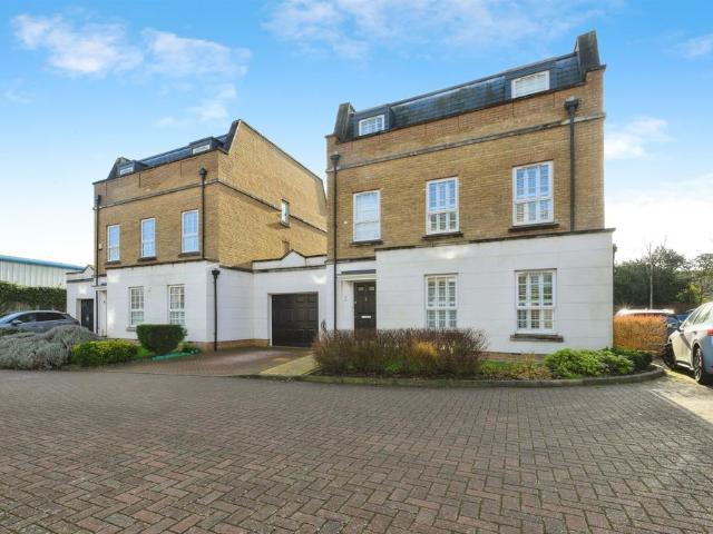 House for sale in Broxbourne, Hertfordshire