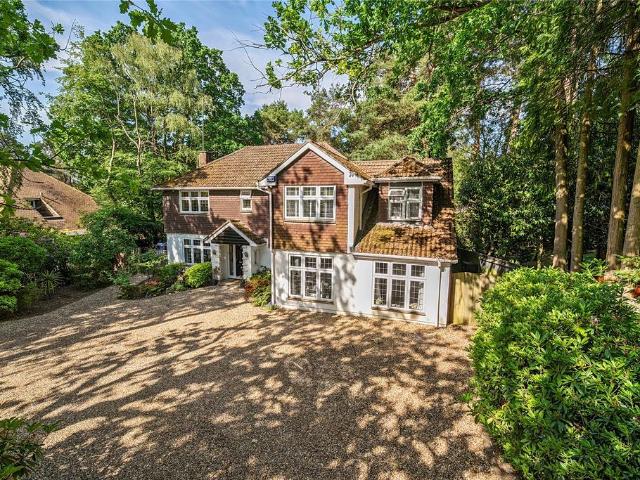 House for sale in Heol-las, Surrey