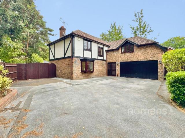 House for sale in Owlsmoor, Sandhurst