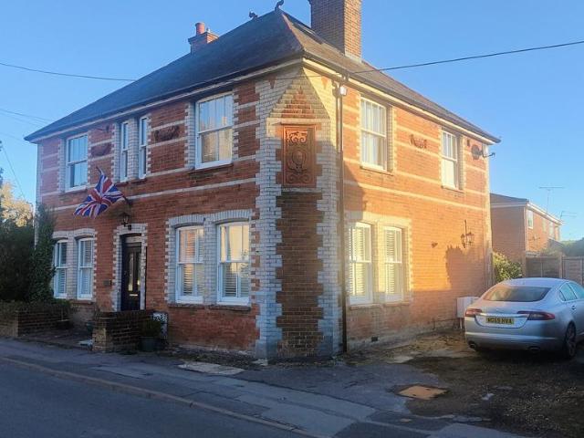 House for sale in Lambourn, West Berkshire