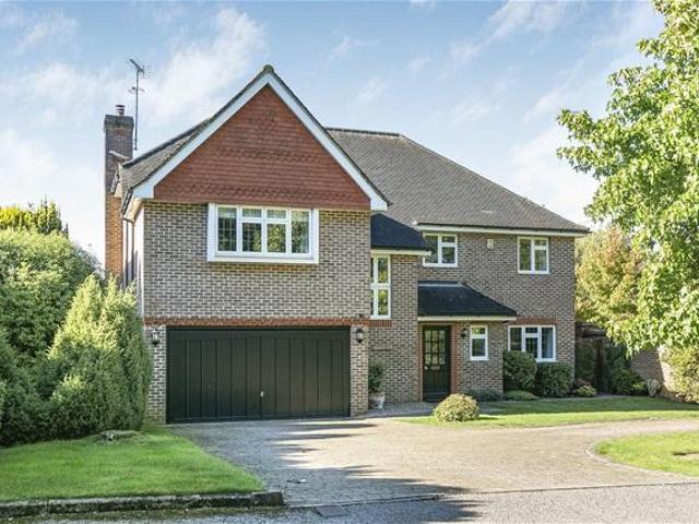 House for sale in Hatching Green, Five Acres