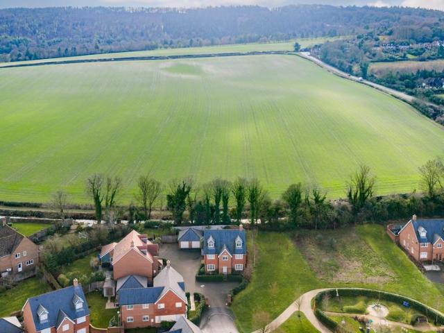 House for sale in Aston Clinton, Buckinghamshire