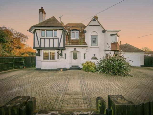 House for sale in Dale Hill, Essex