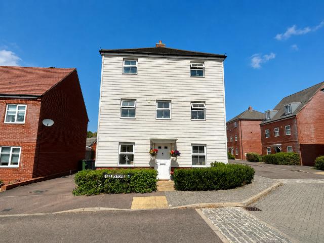 House for sale in Houghton Regis, Bedfordshire