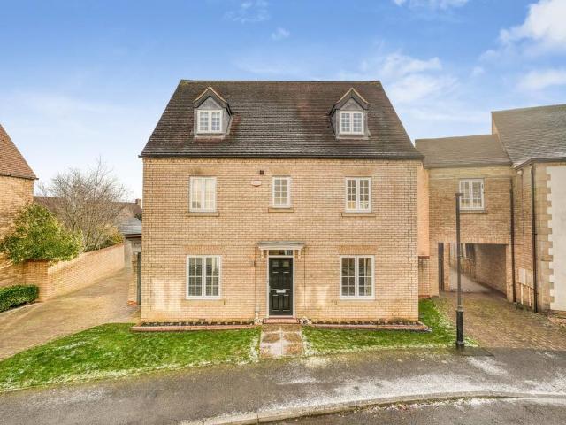 House for sale in Kingsmead, Shenley Brook End