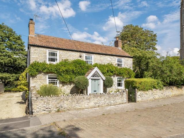 House for sale in Weare