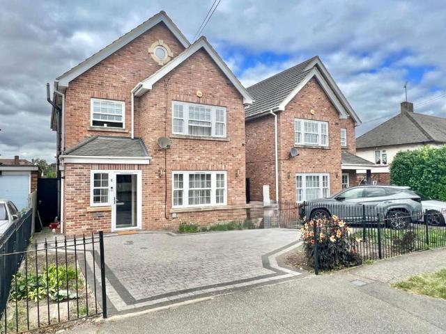 House for sale in Pilgrims' Hatch, Navestock Side