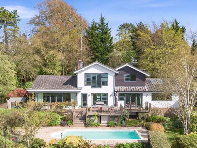 House for sale in Hillview, Surrey