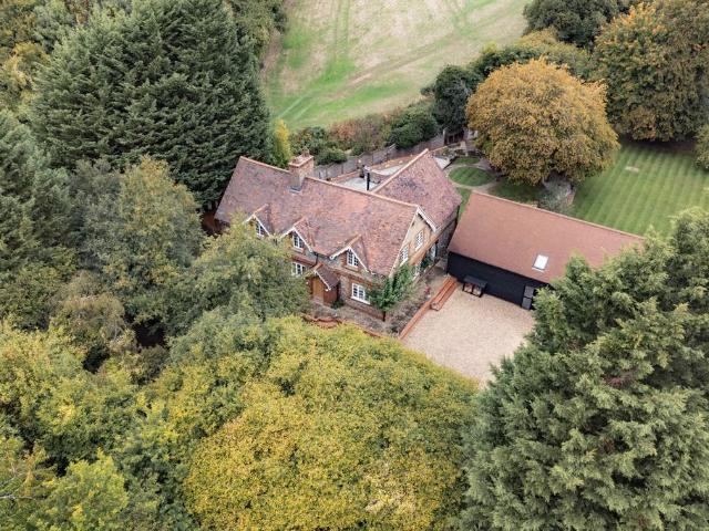 House for sale in Cow Roast, Pouchen End