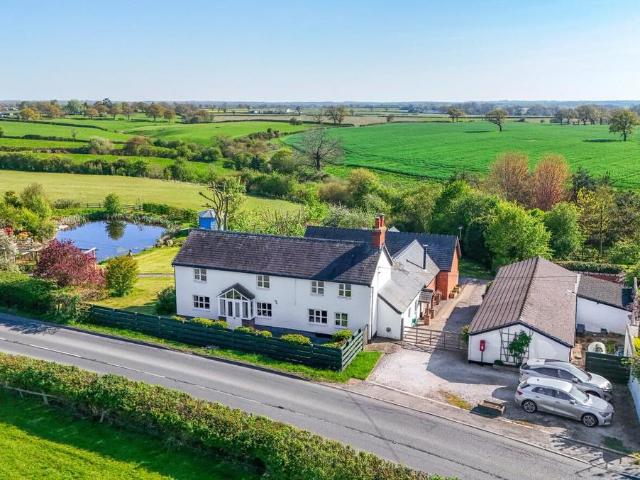 House for sale in Bangor On Dee, Wales
