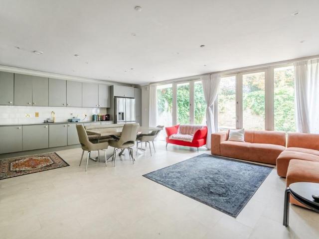 House for sale in Balham, Greater London