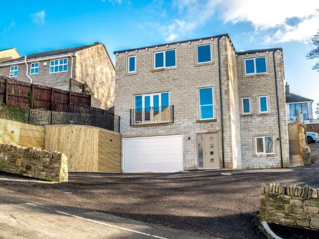 House for sale in Highburton, West Yorkshire