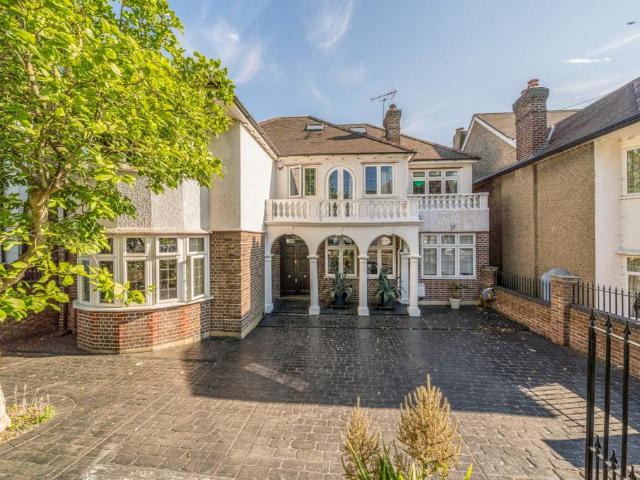 House for sale in Brondesbury, Greater London