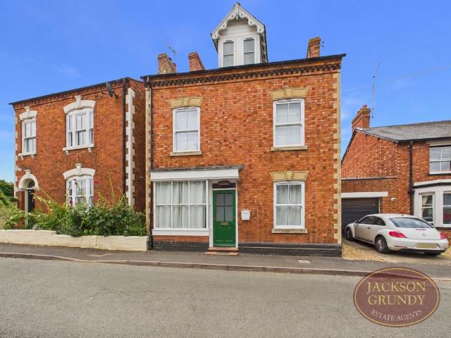 House for sale in Weedon Bec