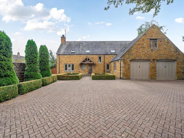 House for sale in Evershot, Oxfordshire
