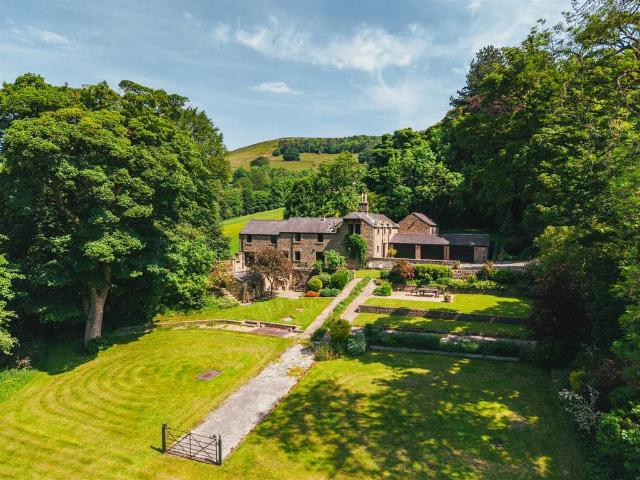 House for sale in Hope, Charlesworth