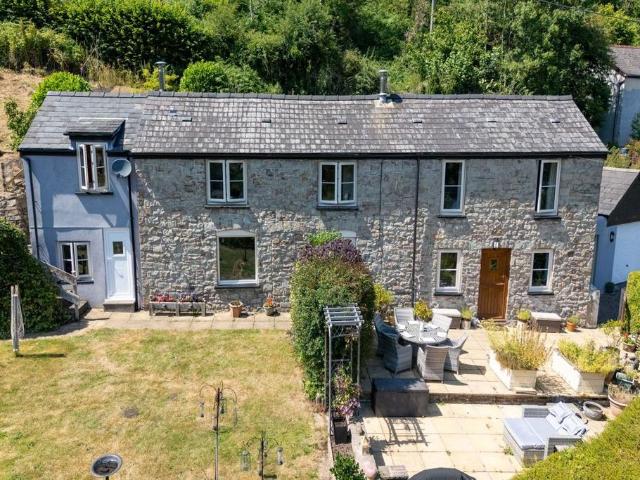House for sale in Llanelly Hill, Wales