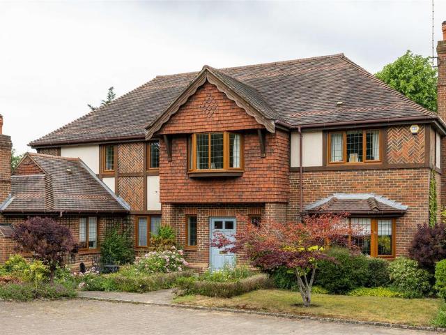 House for sale in Pachesham Park, Surrey