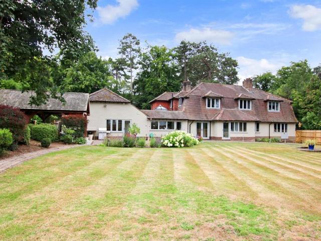 House for sale in Pachesham Park, Surrey