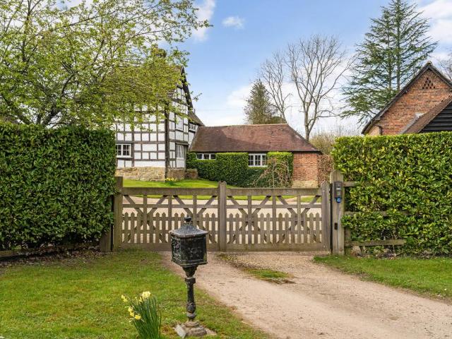 House for sale in Perryfields, West Sussex