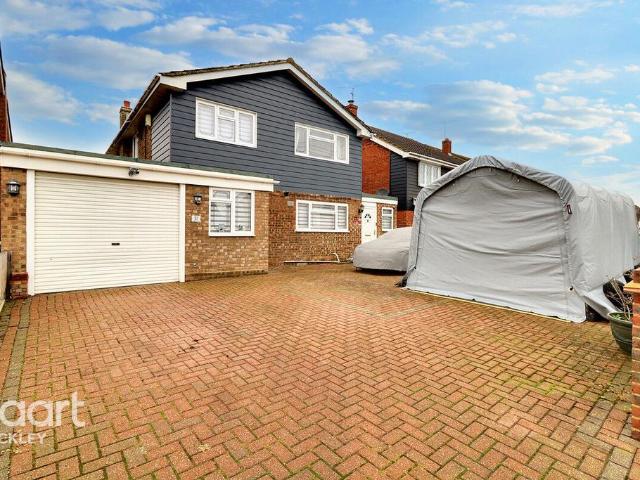 House for sale in Hockley, Hullbridge
