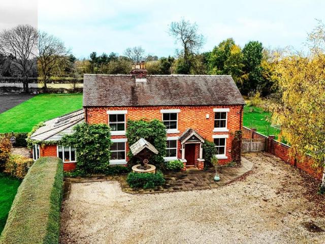 House for sale in Froggatt, East Midlands