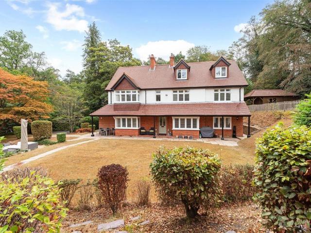 House for sale in Lower Bourne, Fole