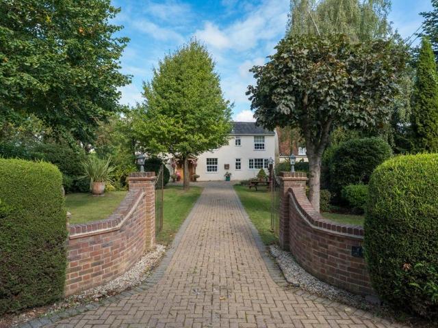 House for sale in Dale Hill, Essex