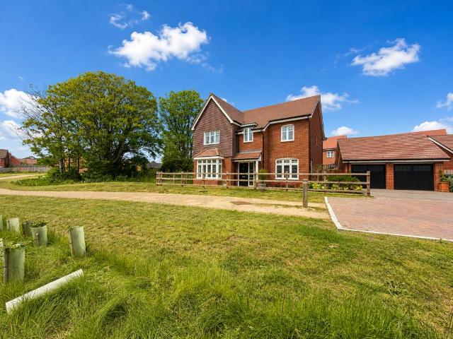 House for sale in Dettingen Park, Deepcut