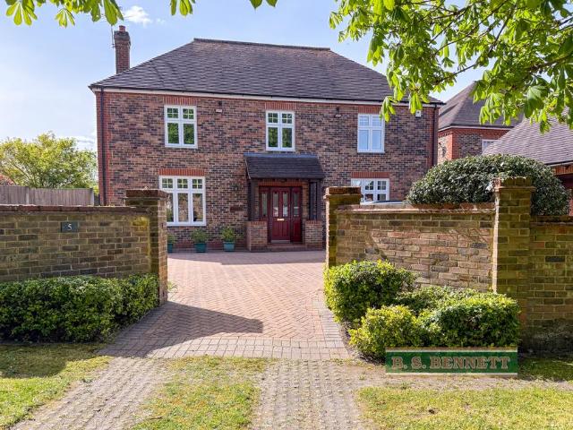 House for sale in Wraysbury