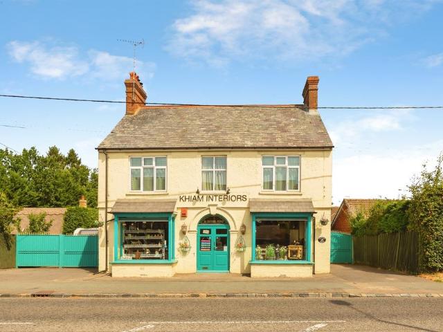 House for sale in Stone with Bishopstone and Hartwell, Stone