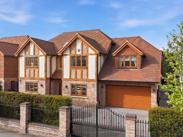 House for sale in Emerson Park, Greater London